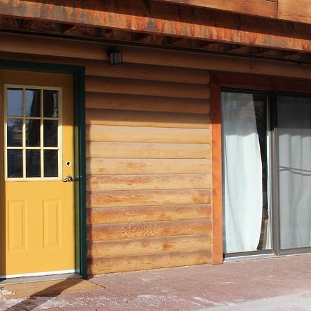 A Gem Inn The Rockies Джаспър Стая снимка