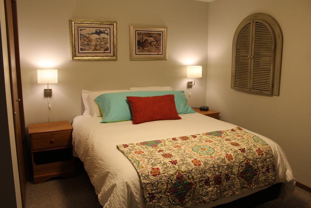 A Gem Inn The Rockies Джаспър Стая снимка